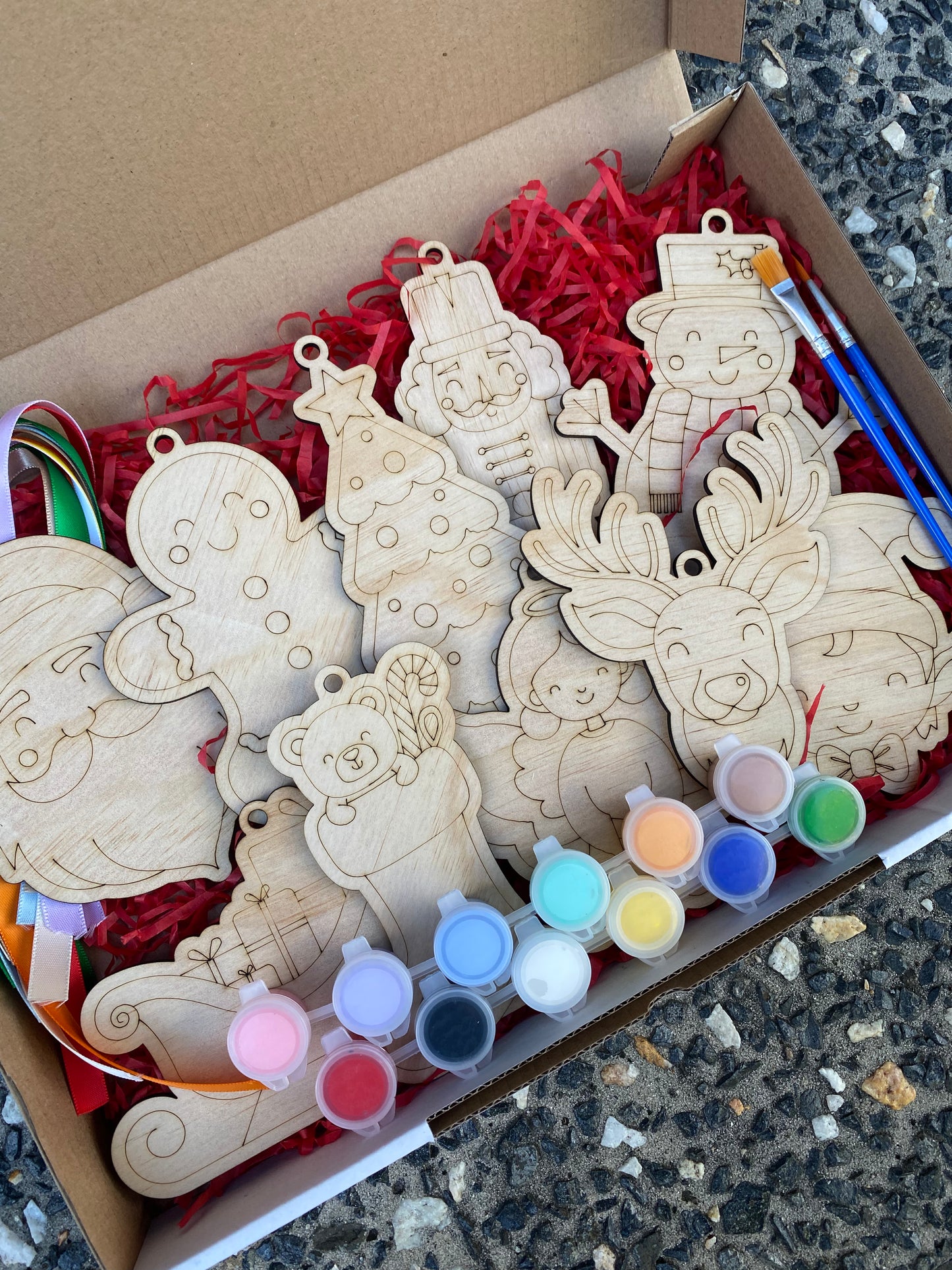 Christmas Wooden Ornament Kit (10 Pack)