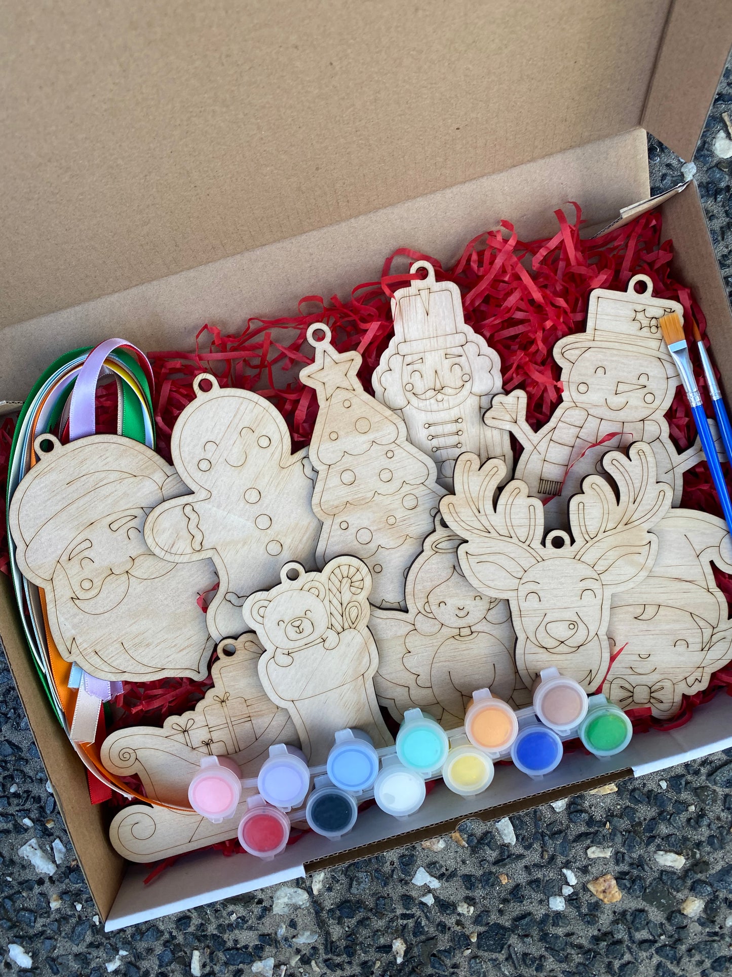 Christmas Wooden Ornament Kit (10 Pack)